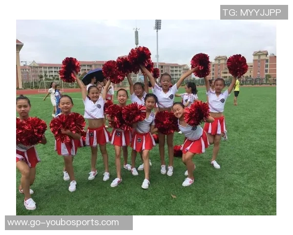 激情四溢的足球啦啦操比赛视频展现青春活力与团队协作的完美结合